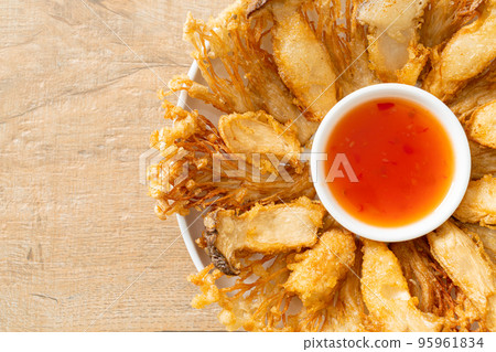 deep fried Enoki mushroom and King Oyster mushroom with spicy dipping sauce 95961834