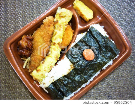Hearty nori bento Hearty nori bento 95962504