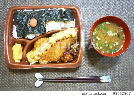 紫菜便當和味噌湯 紫菜便當和味噌湯 95962507