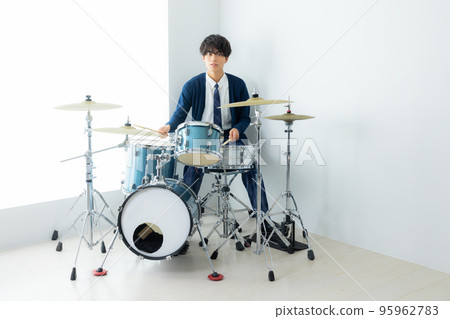 鼓手高中男生鼓班 95962783