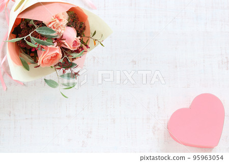 Bouquet of chic autumn roses Bouquet of chic autumn roses 95963054