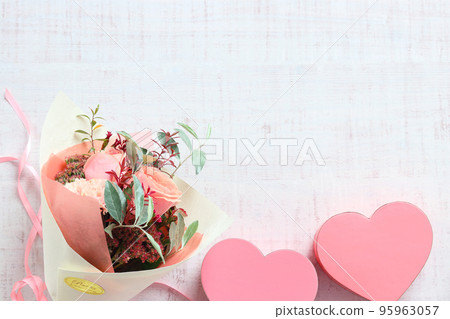 Bouquet of chic autumn roses 95963057