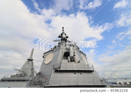 Bridge of Aegis destroyer Escort vessel Maritime Self-Defense Force Bridge 95963256