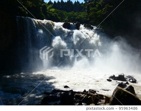 Sekiyo Falls 95963486