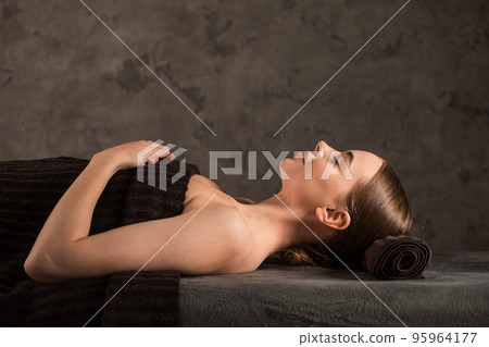 Woman resting on massage table Woman resting on massage table 95964177