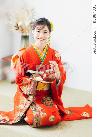 Red furisode Japanese-style room seiza Red furisode Japanese-style room seiza 95964333