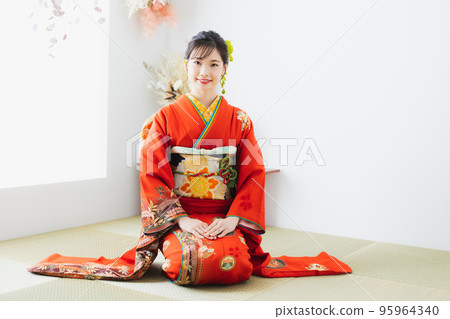 Red furisode Japanese-style room seiza Red furisode Japanese-style room seiza 95964340