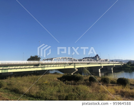 從桂川下游看到的久世橋風景 從桂川下游看到的久世橋風景 95964588