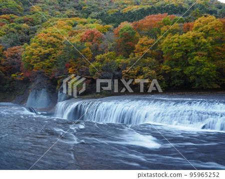 Fukiware Falls Katashina Valley in Autumn Fukiware Falls Katashina Valley in Autumn 95965252