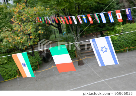 為運動會做準備國旗 95966035