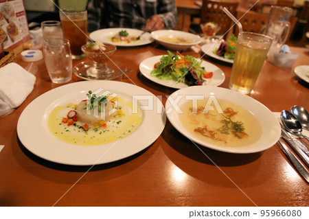 Appetizer of a crab course at a seafood restaurant 95966080