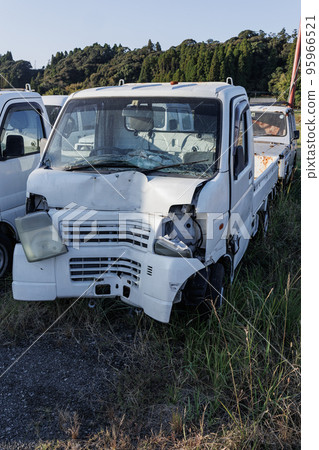 Accident car image Scrap car image 95966521