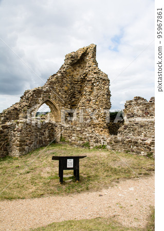 A crumbling historic building, the old castle of Hastings on the outskirts of London A crumbling historic building, the old castle of Hastings on the outskirts of London 95967861