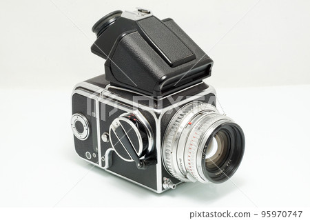 Vintage analog medium format camera with a pentaprism viewer 95970747