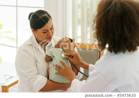 Newborn baby boy visiting the doctor for checkup health Newborn baby boy visiting the doctor for checkup health 95973610