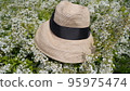 flower and hat 95975474