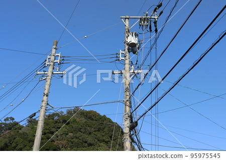電線和電線桿 95975545