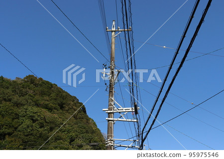 電線和電線桿 95975546