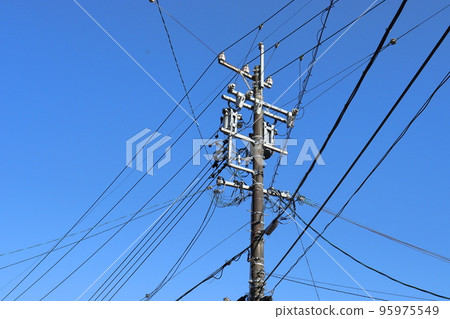 電線和電線桿 95975549