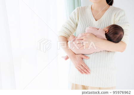 Postpartum moms who care about their stomachs, plump belly, postpartum reform 95976962