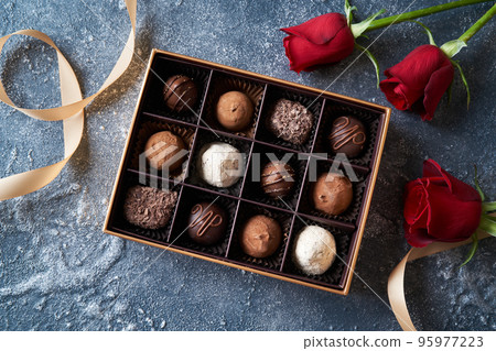 valentine chocolate 95977223