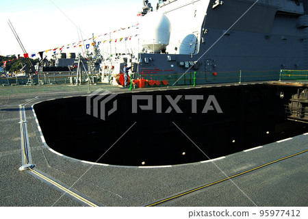 國際艦隊評論2022”驅逐艦日向電梯 95977412