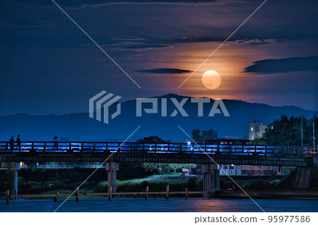 中秋月與渡月橋 95977586