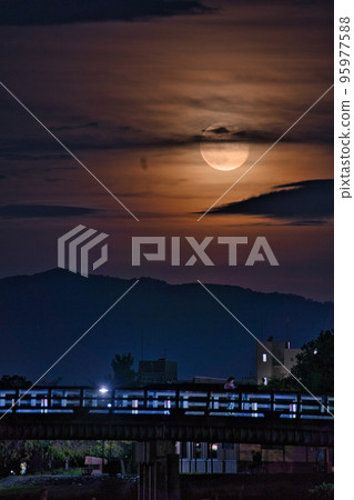 Mid-Autumn Moon and Togetsukyo Bridge 95977588