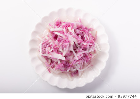 Sweet and Sour Pickled Chrysanthemums from Yamagata Prefecture 95977744