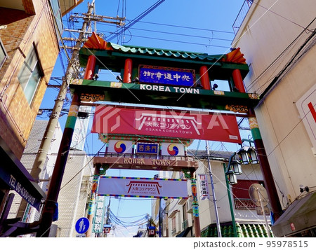 大阪韓國城拱廊標誌反對藍天，生野區，大阪市 95978515