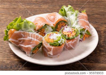 三文魚新鮮春捲 95978933