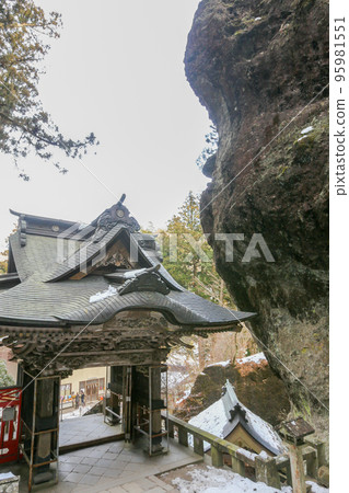群馬縣高崎市冬季榛名神社蒼龍門 95981551
