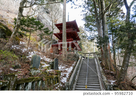 群馬縣高崎市冬季榛名神社三重之塔 群馬縣高崎市冬季榛名神社三重之塔 95982710