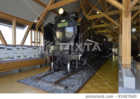 Nagahama Railway Square D51 on display at the Hokuriku Line Electrification Museum (Nagahama City, Shiga Prefecture) Nagahama Railway Square D51 on display at the Hokuriku Line Electrification Museum (Nagahama City, Shiga Prefecture) 95987680