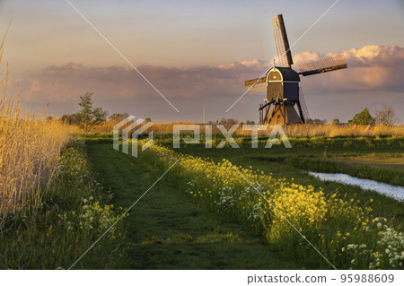 Windmill Broekmolen, Molenlanden - Nieuwpoort, The Netherlands Windmill Broekmolen, Molenlanden - Nieuwpoort, The Netherlands 95988609