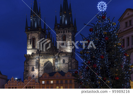 Old Town Square at Christmas time, Prague, Czech Republic 95989216
