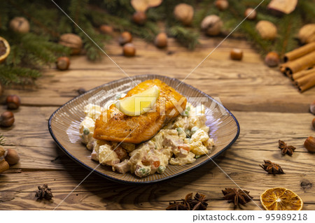 Christmas baked salmon with potato salad 95989218