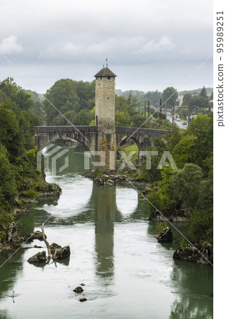 Pont Vieux, bridge in Orthez, New Aquitaine, Departement Pyrenees Atlantiques, France Pont Vieux, bridge in Orthez, New Aquitaine, Departement Pyrenees Atlantiques, France 95989251