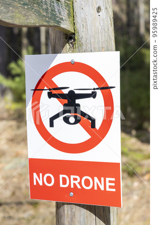 sign with no drone picture 95989425