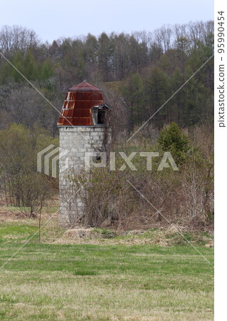 Hokkaido, Tokachi region, an old silo in a pasture field Hokkaido, Tokachi region, an old silo in a pasture field 95990454