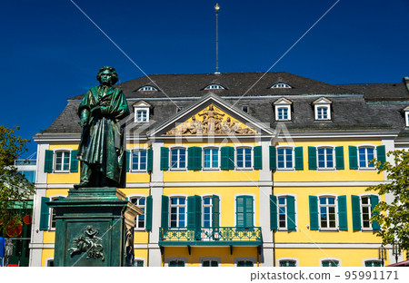 Beethoven Monument in his birthtown Bonn. North Rhine-Westphalia, Germany Beethoven Monument in his birthtown Bonn. North Rhine-Westphalia, Germany 95991171