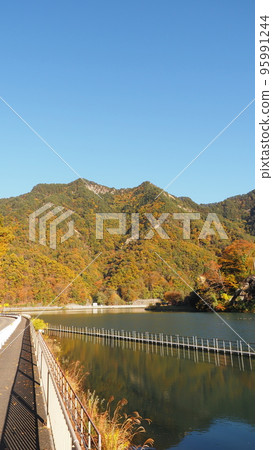 生坂村 生坂水壩湖的紅葉 生坂村 生坂水壩湖的紅葉 95991244