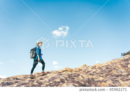 Woman to climb 95992271