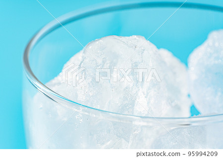 冰在一杯 95994209