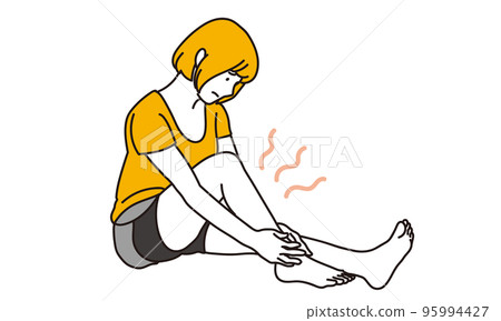 young woman hurting her leg 95994427