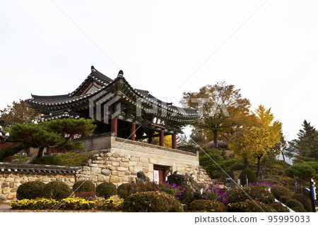 Palyeongru Pavilion, Ancient Buildings, Cheongpung Cultural Heritage Complex, Jecheon, Chungbuk, Autumn Palyeongru Pavilion, Ancient Buildings, Cheongpung Cultural Heritage Complex, Jecheon, Chungbuk, Autumn 95995033