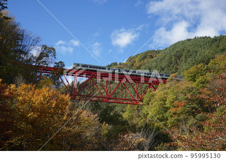 運行蒸汽機車的JR釜石線（銀河夢幻線釜石線） 95995130