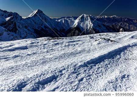 赤嶽山、阿彌陀山和從山上看到的南阿爾卑斯山 95996060