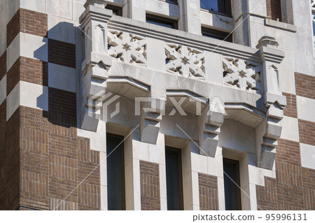 Main building of Daimaru Shinsaibashi where the front outer wall is preserved Main building of Daimaru Shinsaibashi where the front outer wall is preserved 95996131