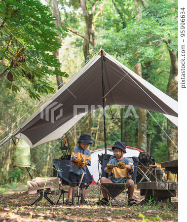 child preparing a bonfire child preparing a bonfire 95996634